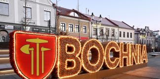 Na bocheńskim Rynku pojawiła się nowa atrakcja – świetlny napis „Bochnia”