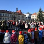 Bochnia. Przedszkolaki i uczniowie udekorowali świąteczny las na Rynku – ZDJĘCIA