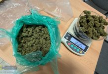 Bochnia. W trakcie ucieczki przed policją wyrzucili narkotyki z auta