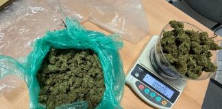 Bochnia. W trakcie ucieczki przed policją wyrzucili narkotyki z auta