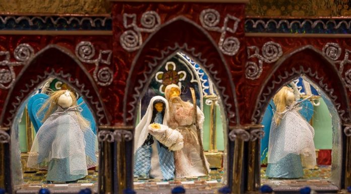 Niezwykła szopka świąteczna w Starostwie Powiatowym w Bochni – ZDJĘCIA