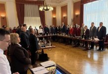 Rada Powiatu uczciła minutą ciszy ofiary zbrodni na Uzborni