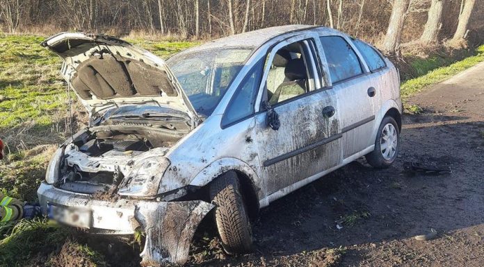 Groźny wypadek w Mokrzyskach. Auto dachowało na ul. Wiślanej