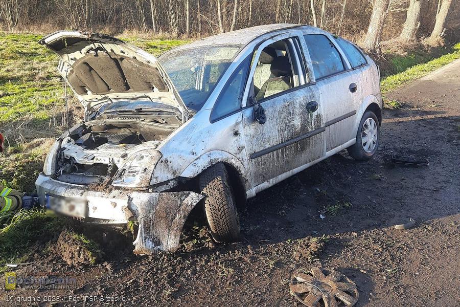 Groźny wypadek w Mokrzyskach. Auto dachowało na ul. Wiślanej