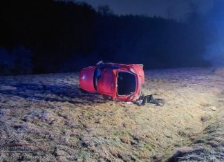 Wypadek. Dachowanie na ul. Strzeleckiej w Bochni