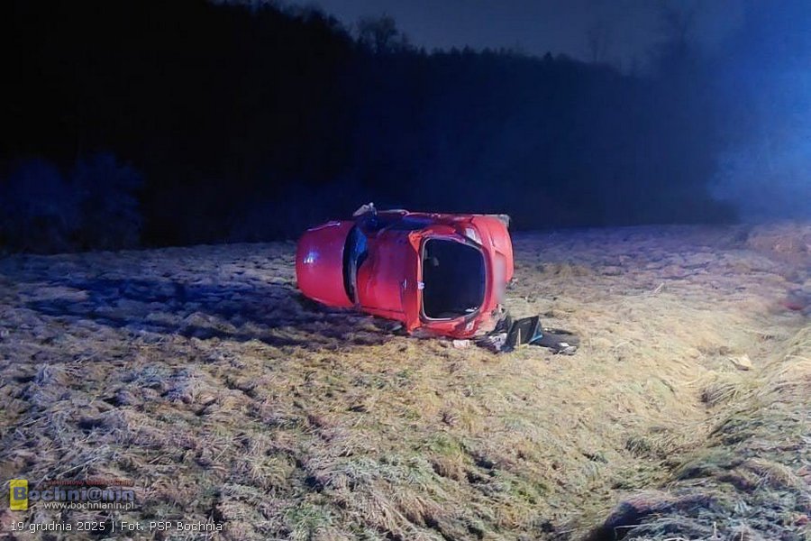 Wypadek. Dachowanie na ul. Strzeleckiej w Bochni