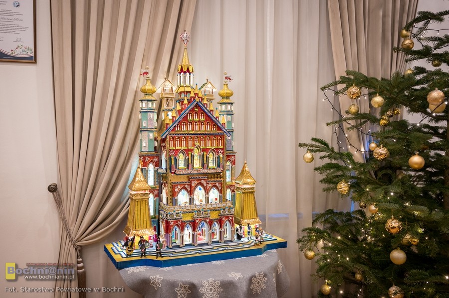 Niezwykła szopka świąteczna w Starostwie Powiatowym w Bochni – ZDJĘCIA