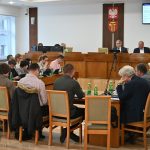 Ktoś z radnych nie płacił za odbiór śmieci? „To jest news dnia”