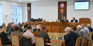 Ktoś z radnych nie płacił za odbiór śmieci? „To jest news dnia”