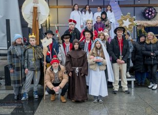 Świąteczny kiermasz na Rynku. Bochnia w bożonarodzeniowej atmosferze – ZDJĘCIA