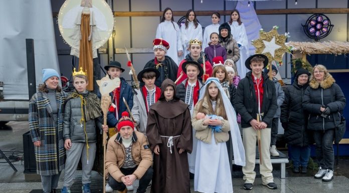 Świąteczny kiermasz na Rynku. Bochnia w bożonarodzeniowej atmosferze – ZDJĘCIA