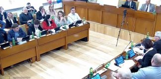 Zaskakująca wymiana zdań pod koniec sesji rady miasta. Poszło o sugestie dotyczące „poleceń sms-ami”