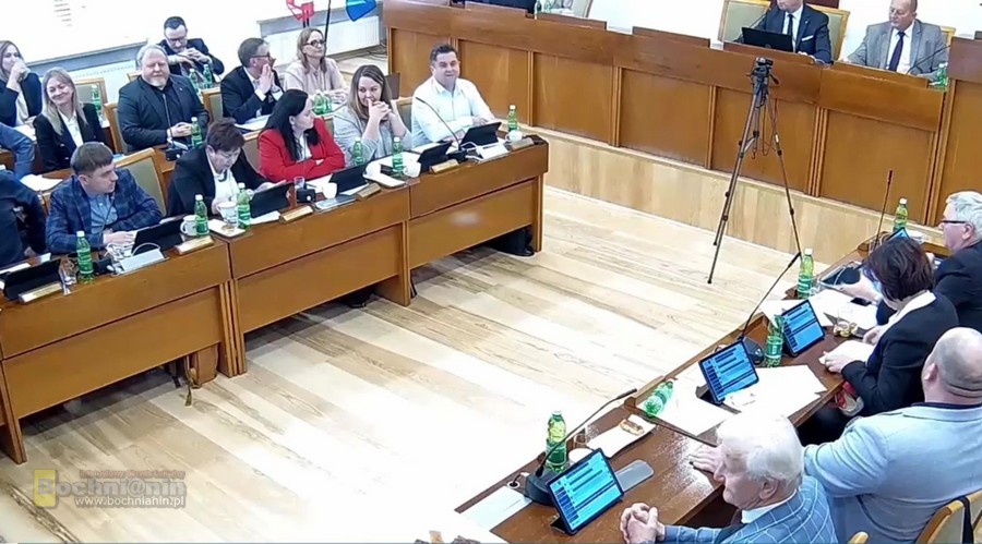 Zaskakująca wymiana zdań pod koniec sesji rady miasta. Poszło o sugestie dotyczące „poleceń sms-ami”