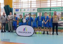 Reprezentacja SP nr 4 w Bochni mistrzem Małopolski w halowej piłce nożnej chłopców