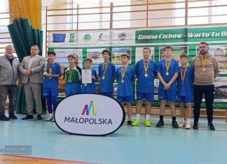 Reprezentacja SP nr 4 w Bochni mistrzem Małopolski w halowej piłce nożnej chłopców