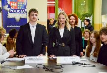 Młodzi o przyszłości edukacji. Panel dyskusyjny w II LO w Bochni – ZDJĘCIA