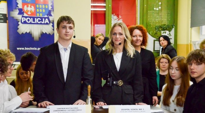 Młodzi o przyszłości edukacji. Panel dyskusyjny w II LO w Bochni – ZDJĘCIA