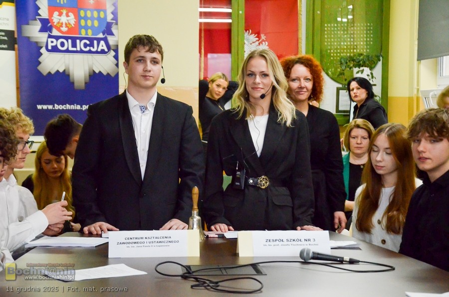 Młodzi o przyszłości edukacji. Panel dyskusyjny w II LO w Bochni – ZDJĘCIA