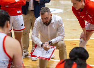 Trener Artur Włodarczyk po meczu z VBW Gdynia: „Jestem dumny z dziewczyn”