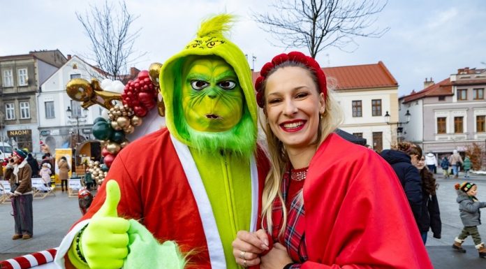 „Moc Serc w Akcji!” – Świąteczna energia i tłumy mieszkańców na bocheńskim Rynku – ZDJĘCIA