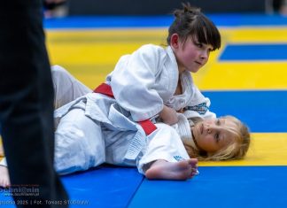 Kilkuset młodych judoków rywalizuje dziś w Bochni. Trwa Mikołajkowy Turniej w hali widowiskowo-sportowej – ZDJĘCIA