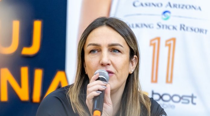 Ewelina Kobryn spotkała się z uczniami szkoły w Dąbrowicy. Przywiozła mistrzowski pierścień WNBA – ZDJĘCIA