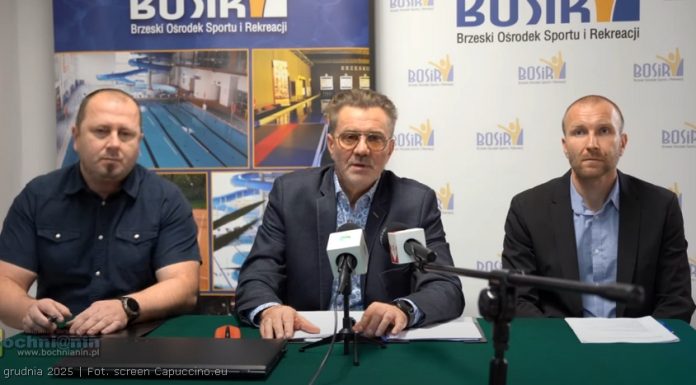 Konflikt na krytej pływalni w Brzesku. O co chodzi w sporze BOSiR – szkoła pływania?