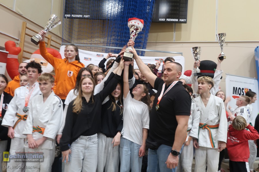 Zawodnicy MOSiR Bochnia najlepsi na Mikołajkowym Turnieju Judo 2025