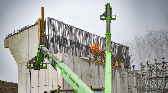 III etap obwodnicy Bochni i budowa mostu na Rabie nabierają kształtów – ZDJĘCIA, WIDEO