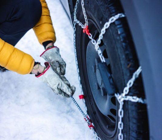 🔸 Łańcuchy śniegowe – gdzie obowiązują i jak je prawidłowo zakładać?
