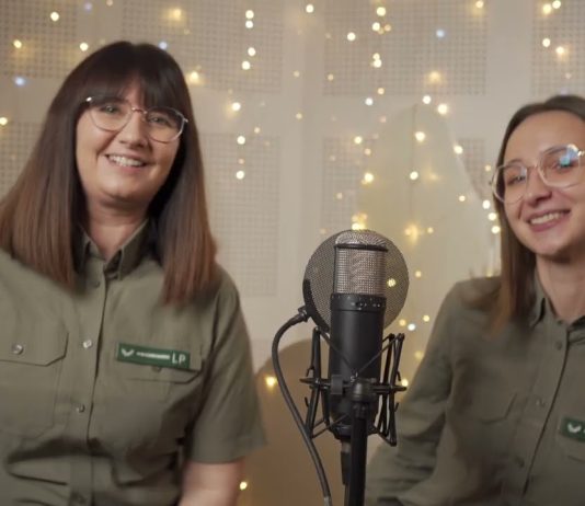 Niepołomice znów wysyłają pozytywny przekaz! „Aniołowie są wśród nas” – wspólna pastorałka pełna dobra i nadziei – WIDEO