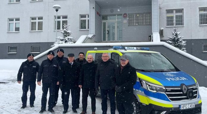 Nowy oznakowany radiowóz zasilił flotę brzeskiej policji