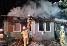 🔴 Tragiczny pożar pustostanu w Jurkowie. W środku znaleziono ciało mężczyzny