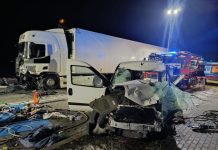 🔴 Poważny wypadek na DK 75 pod Brzeskiem. Zderzenie ciężarówki z busem, droga zablokowana