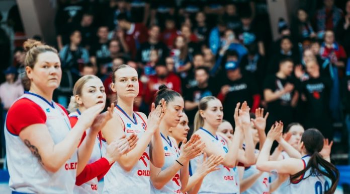 Wisła Kraków zlicytowała dla WOŚP dzień meczowy z drużyną koszykarek. Trwa aukcja piłki z autografami zawodniczek z Bochni