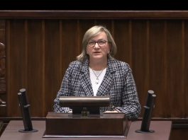 „Smartfon bez kontroli to dla dzieci cyfrowa toksyna”. Alarmujące oświadczenie posłanki w Sejmie