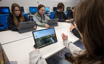 Powiat Bocheński kupił ponad tysiąc laptopów i tabletów dla szkół średnich