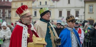 📸🎞 Orszak Trzech Króli na ulicach Bochni – ZDJĘCIA, WIDEO