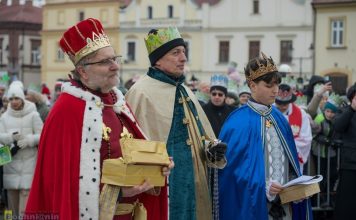 📸🎞 Orszak Trzech Króli na ulicach Bochni – ZDJĘCIA, WIDEO