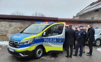 Policjanci z Nowego Wiśnicza mają nowy radiowóz