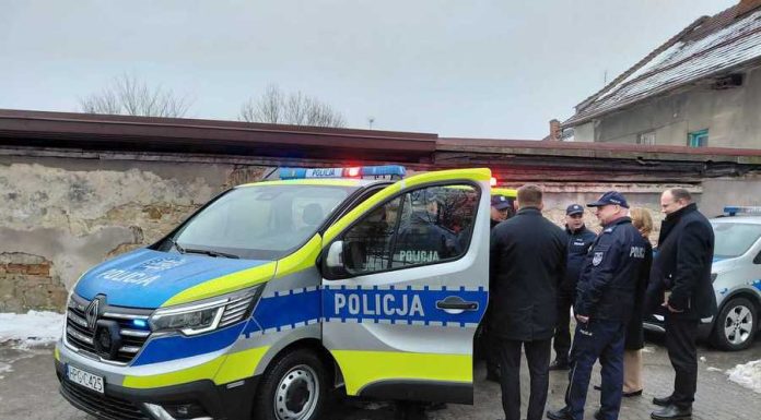 Policjanci z Nowego Wiśnicza mają nowy radiowóz
