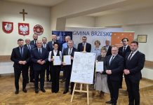 Brzesko. Wiceminister podpisał aneks dla „sądeczanki”. Przetargi ruszą w marcu