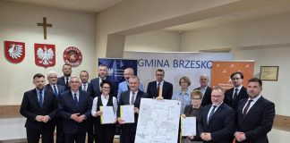Brzesko. Wiceminister podpisał aneks dla „sądeczanki”. Przetargi ruszą w marcu