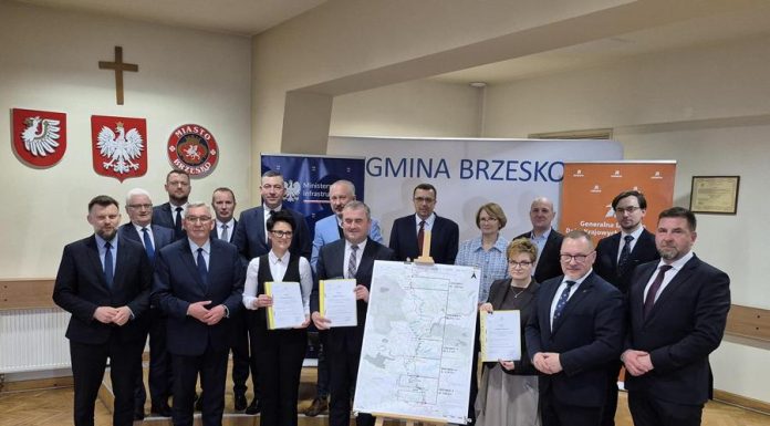 Brzesko. Wiceminister podpisał aneks dla „sądeczanki”. Przetargi ruszą w marcu