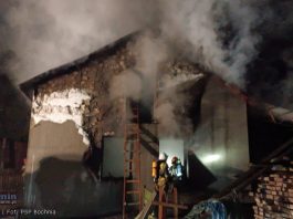 Pożar budynku gospodarczego w Dębinie. Spłonęło około 50 indyków