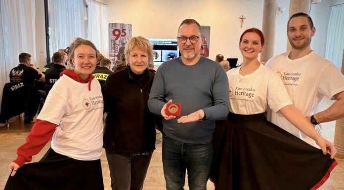 Delegacja z Australii odwiedziła Porębę Spytkowską. Powrót do głośnej akcji pomocy po pożarach