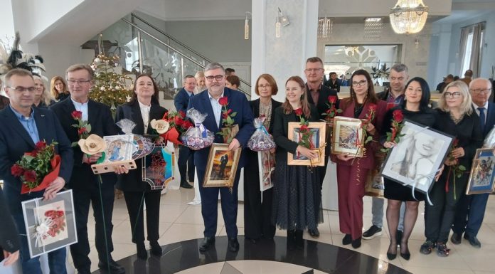 Statuetki „Amicus Hominis” wręczone w Panoramie. Bal podopiecznych WTZ Proszówki – ZDJĘCIA