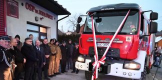 Nowy wóz strażacki dla OSP Jodłówka. Sprzęt za 1,3 mln zł już w służbie – ZDJĘCIA