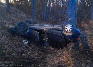 Szczepanów. Dachowanie samochodu osobowego, jedna osoba poszkodowana
