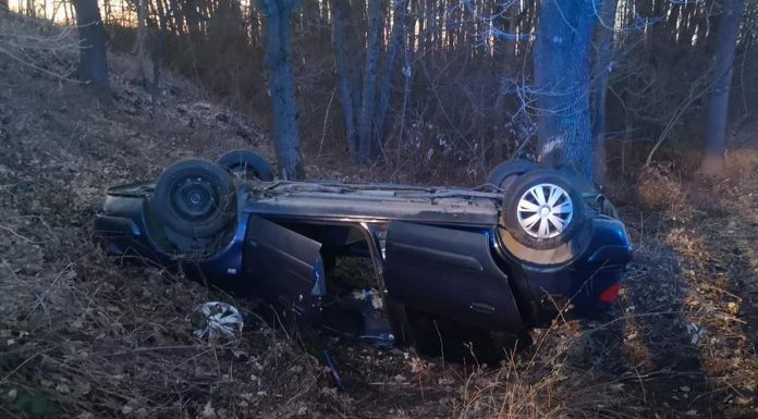 Szczepanów. Dachowanie samochodu osobowego, jedna osoba poszkodowana